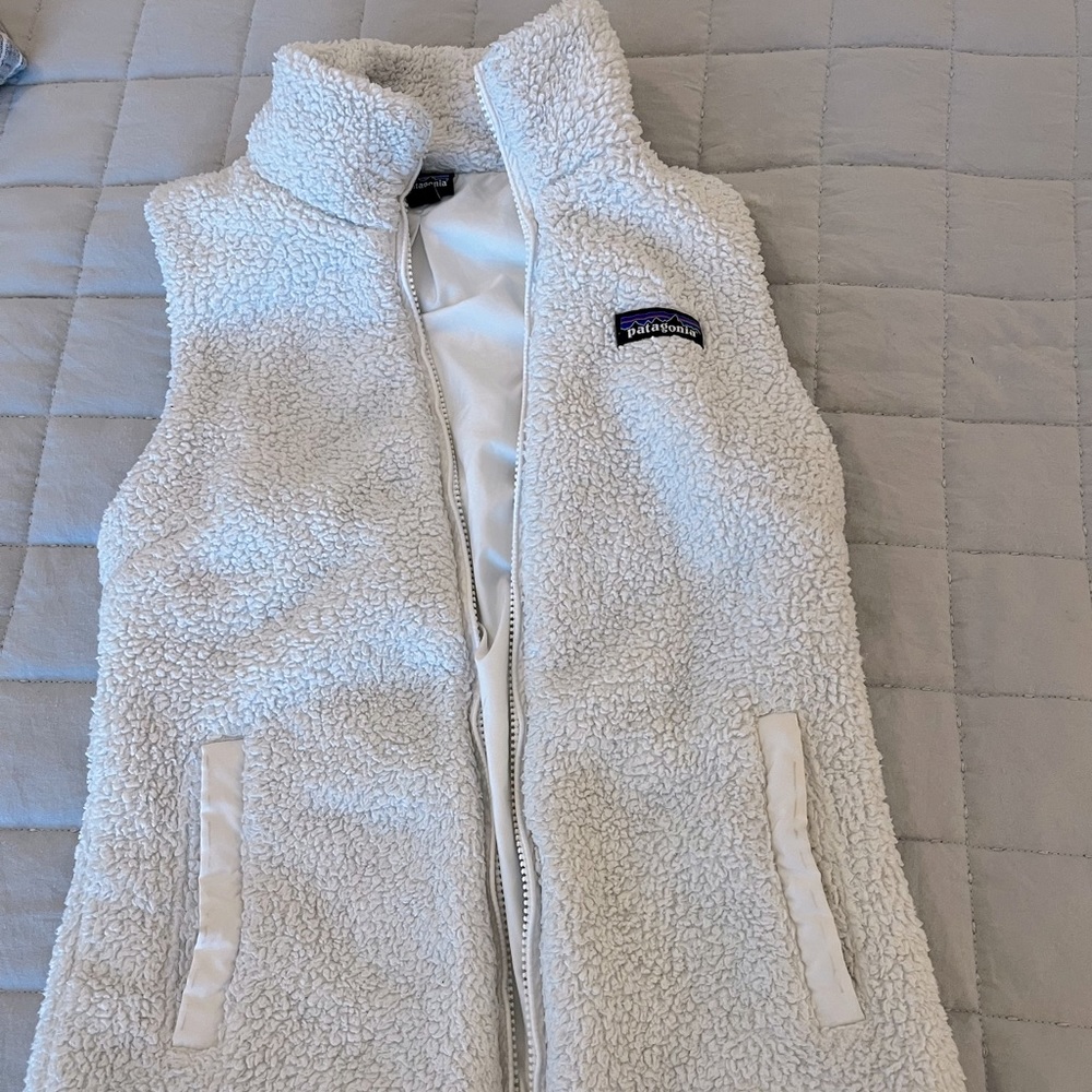 Patagonia XS ivory colored vest. Great condition.